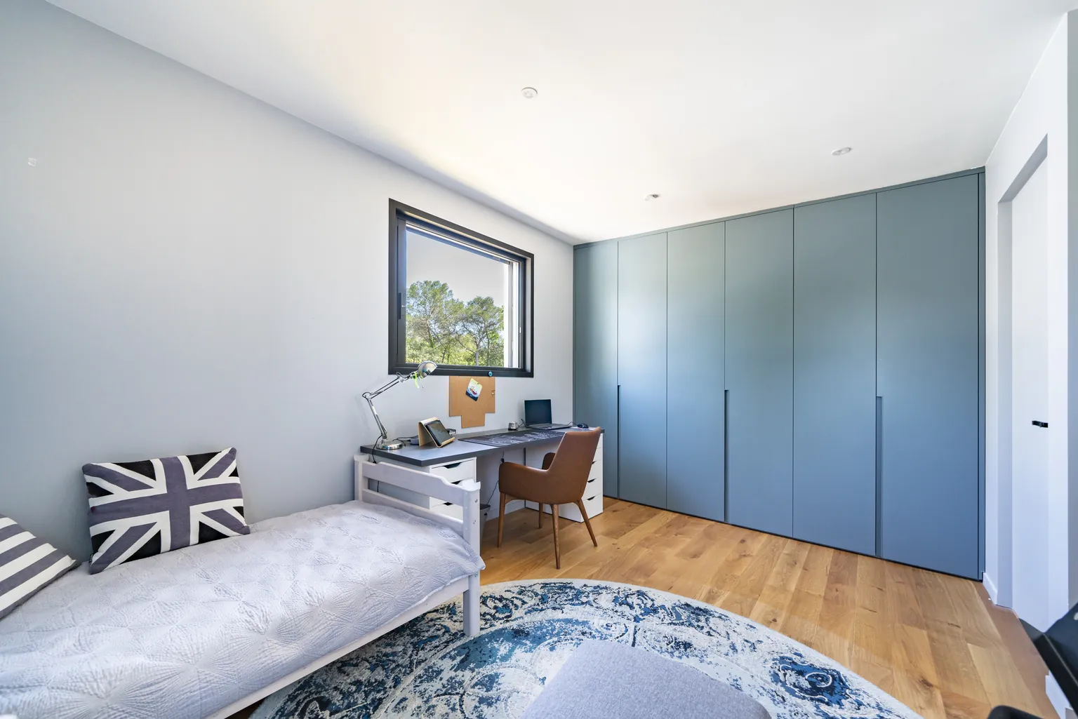 Mas Allure interior and exterior view 9