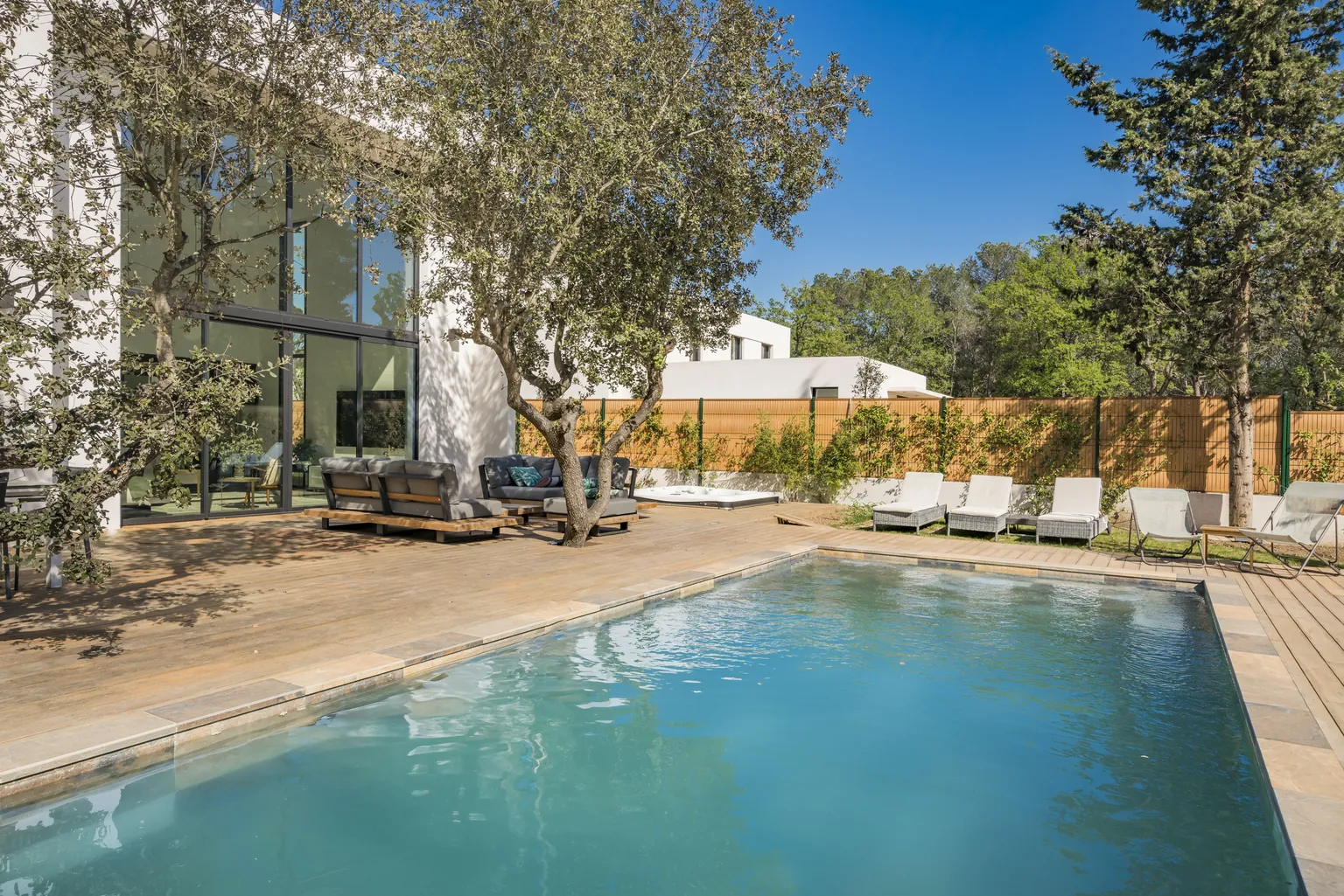 Villa Smeralda interior and exterior view 14
