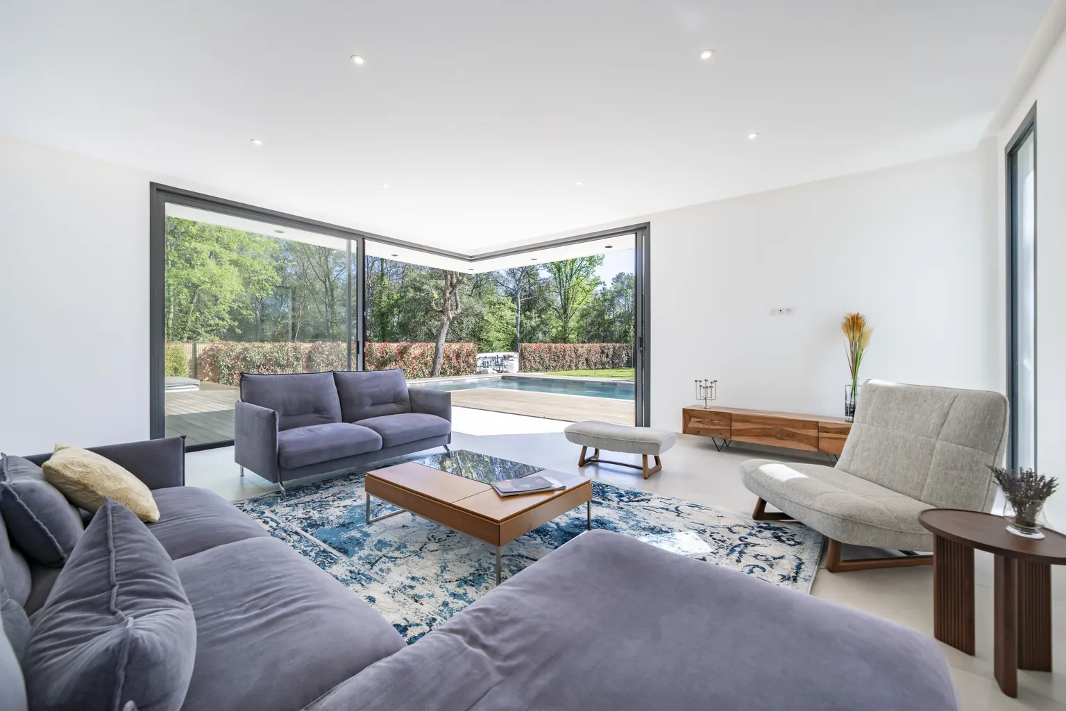 Villa Smeralda interior and exterior view 18