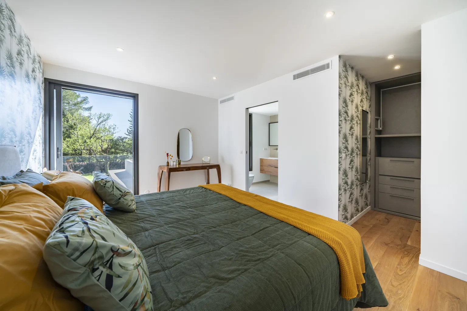 Villa Smeralda interior and exterior view 22